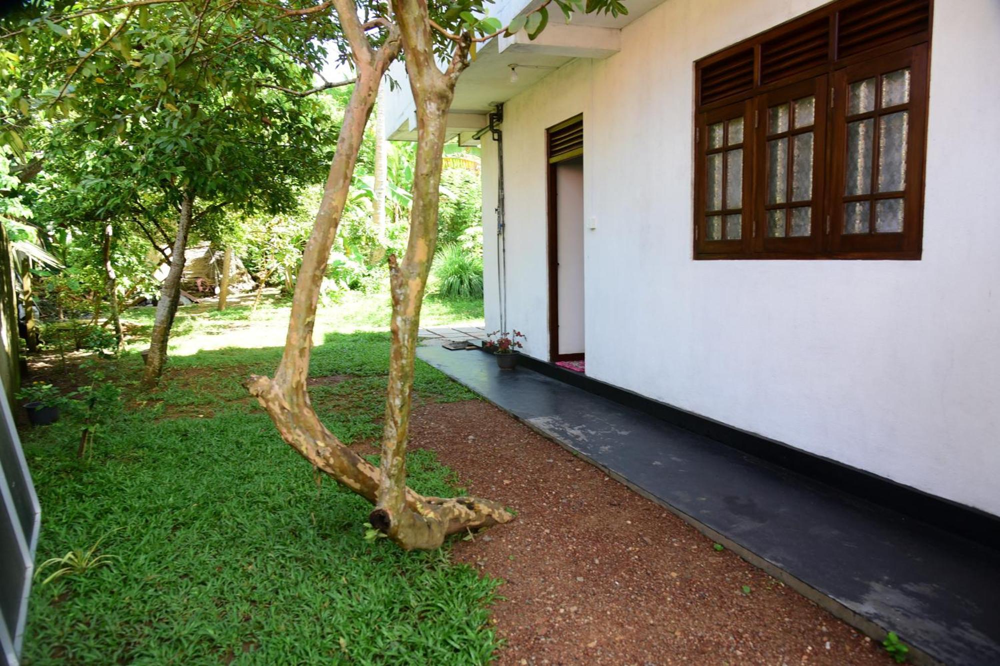 Sun Ground Villa Hikkaduwa Bagian luar foto